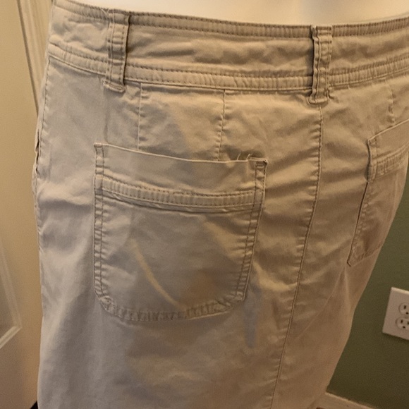 Croft & Barrow Embroidered Scort - Picture 8 of 9